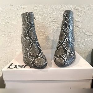 NWOT Bar III Gatlin Ankle Bootie size 8M